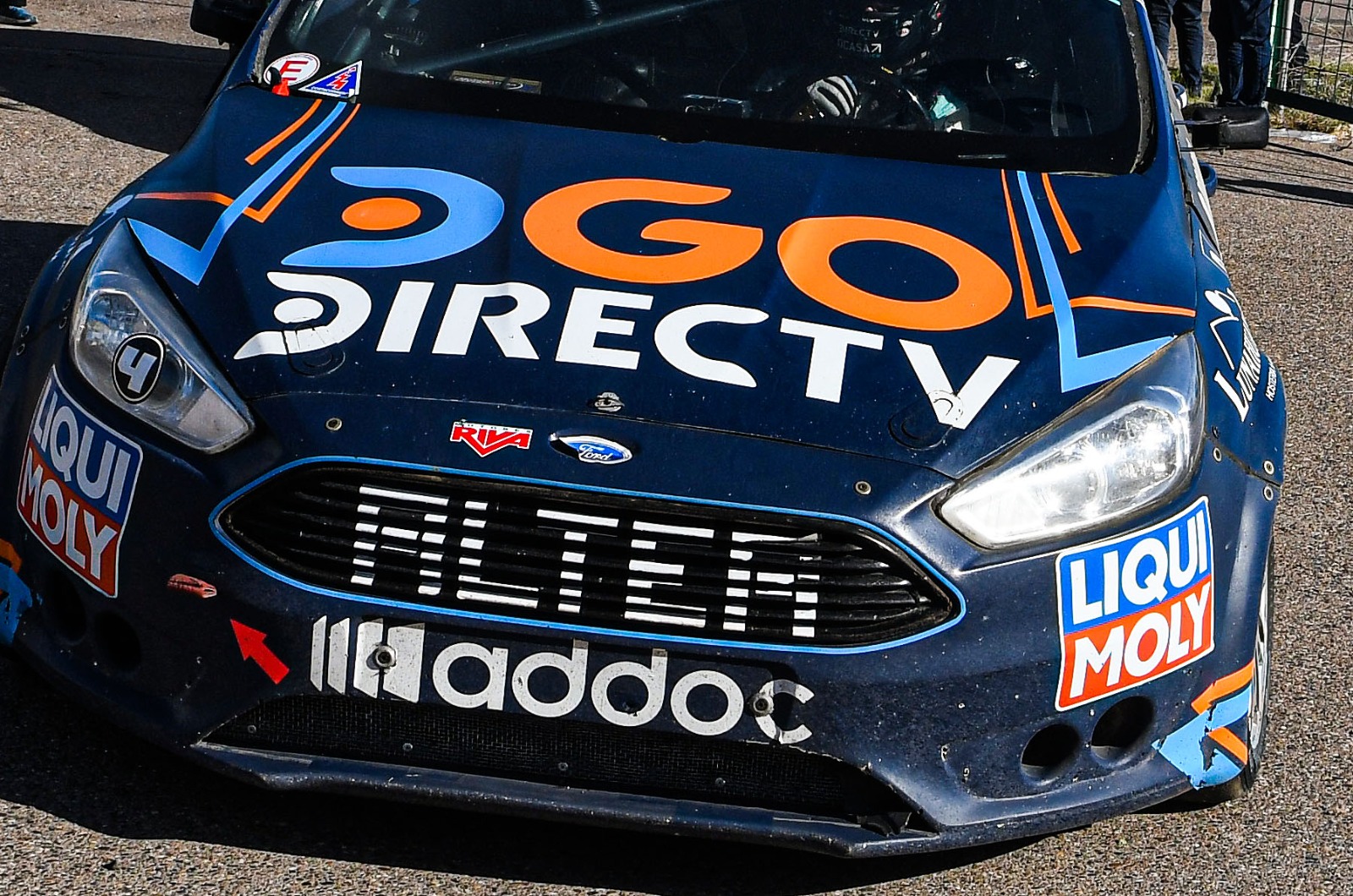 Imagenes de los impactos de bala en el auto de Pernía: WhatsApp Image 2023-11-25 at 13.12.26 (1).jpeg